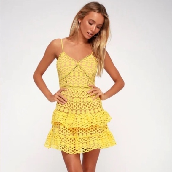 NWT Lulu’s Crochet Tiered Butter Yellow Garden Fairy Mini Dress size Large - Picture 4 of 16